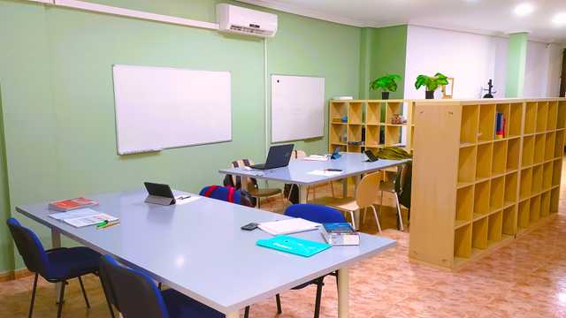 Profesor de matemáticas y dibujo técnico