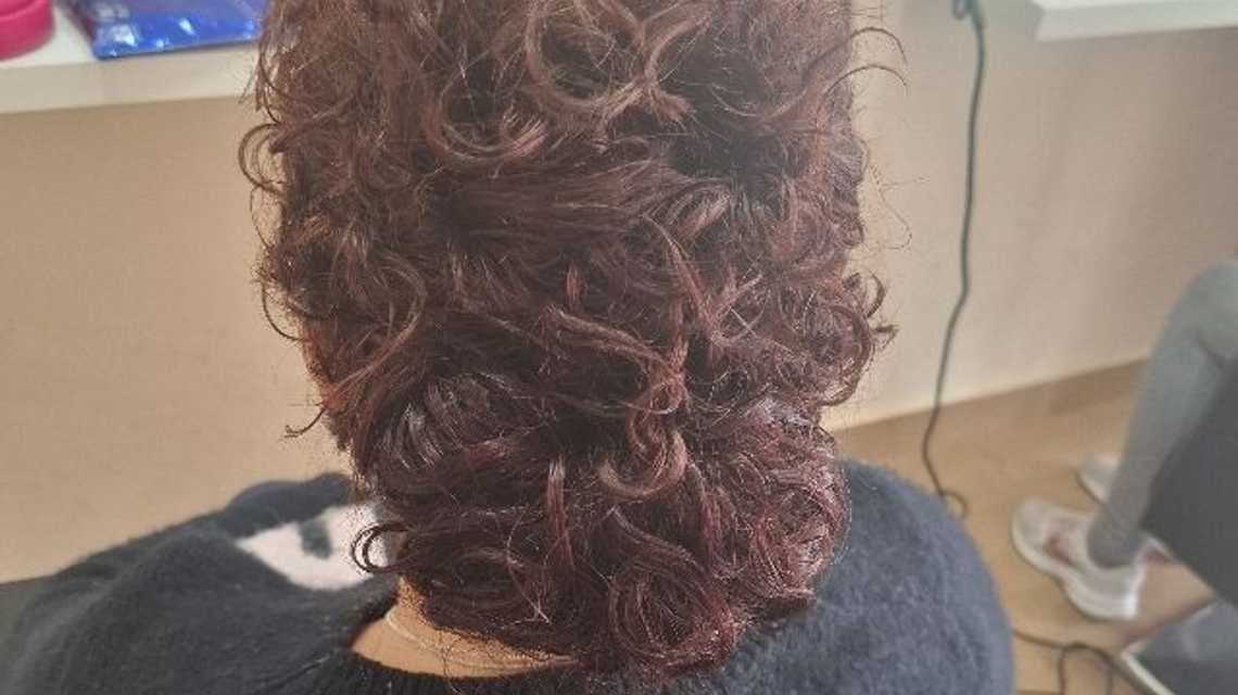 Salón de Belleza Carmen Ríos cover image