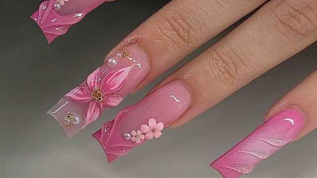 Lashista y manicura