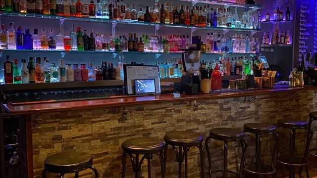 Barman para coctelería