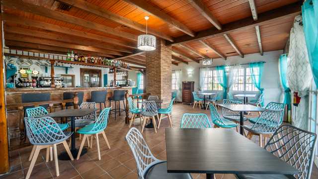 Cocinero/a y Ayudante/a de Cocina