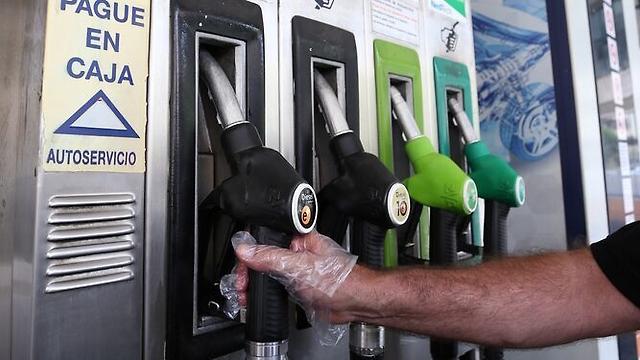 Dependiente/a de gasolinera y cafetería