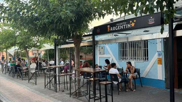 Camarero/a y Ayudante/a de Cocina