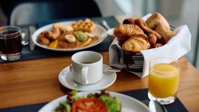 AYUDANTE DE COCINA PARA DESAYUNOS EN LEÓN - JORNADA PARCIAL 25 HORAS