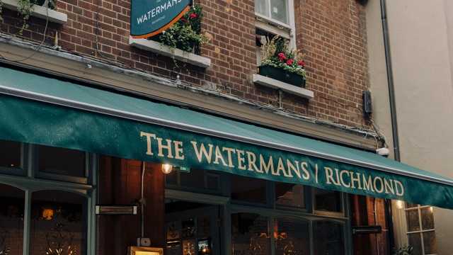 Head Waiter / Waitress