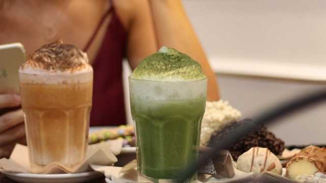 Dependenta i Cambrera de Barra