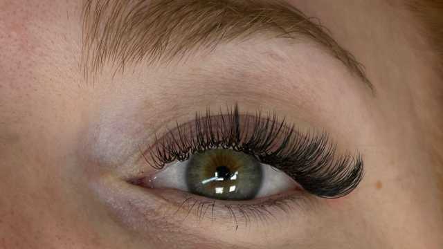 Técnico/a en Extensión de Pestañas