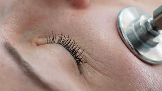 Esteticista / depilación con hilo