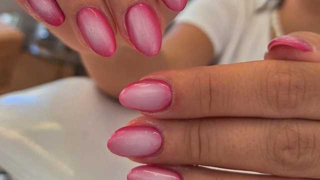 Técnico en uñas esculpidas