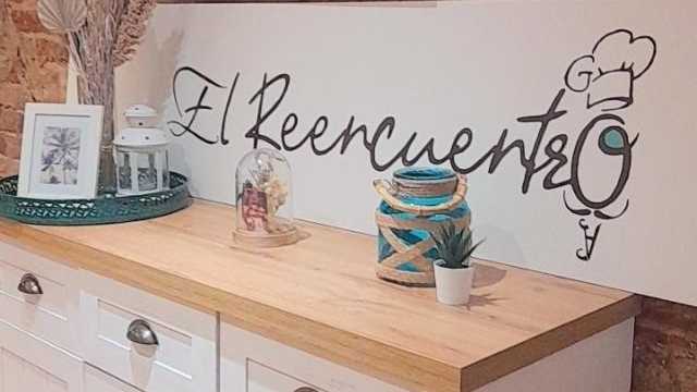 Camarero/a y Ayudante/a de Cocina