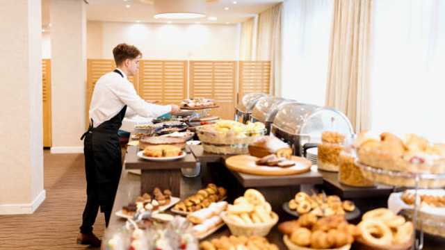 Camarero/a buffet desayunos