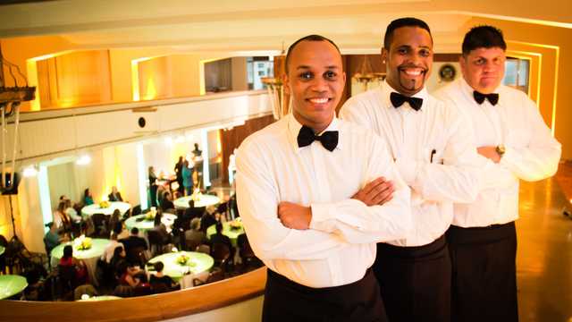 🍽️ BUSCAMOS 2 CAMAREROS/AS FIJOS/AS 🍽️