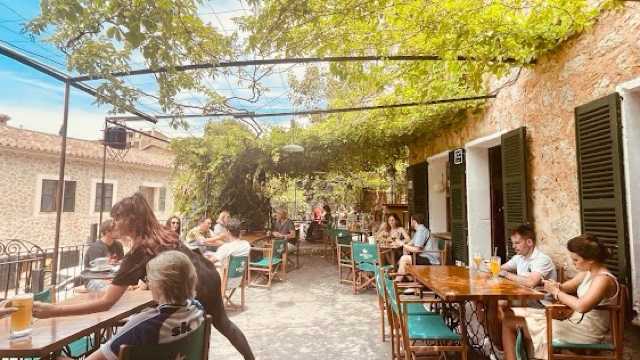 Cocinero/a y Ayudante/a de Cocina