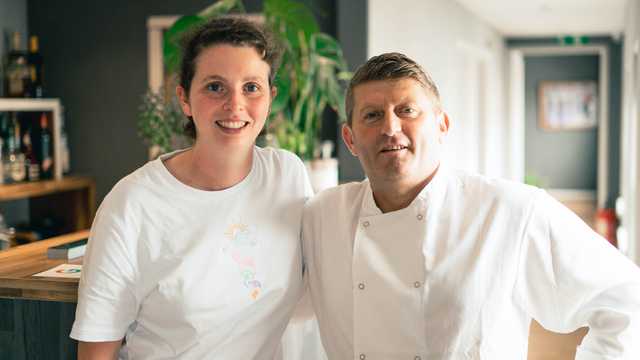 Waiter / Waitress