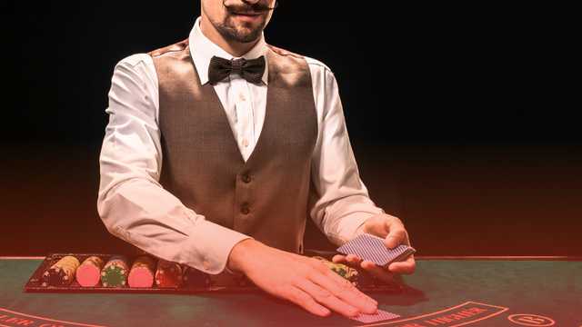 Presentadores juego online/crupiers