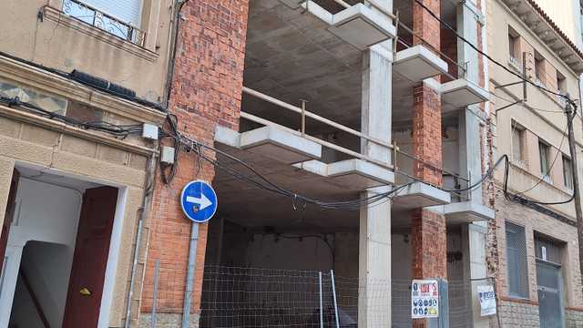 AYUDANTE ESPECIALIZADO EN CONSTRUCCION