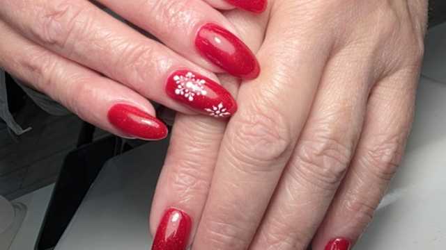 ESTETICIÉN, Manicurista
