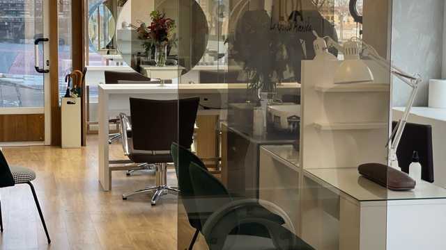 📢 OFERTA DE EMPLEO – OFICIAL DE PELUQUERÍA