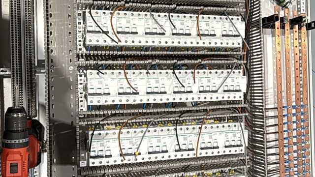 Oficiales electricistas