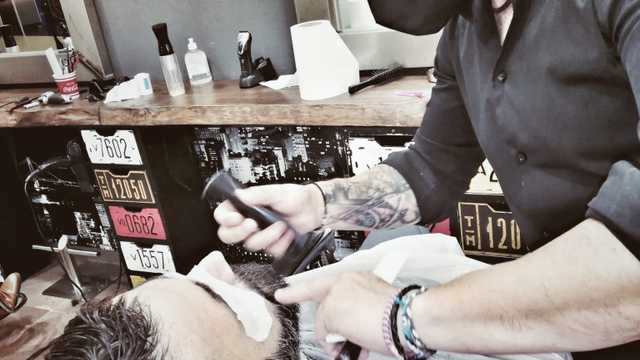oficial de caballeros/barbero