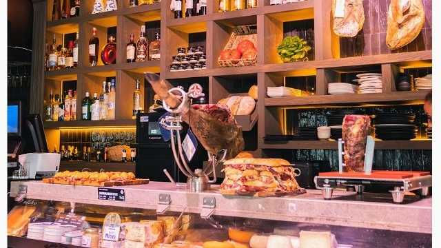 Camarero/a
