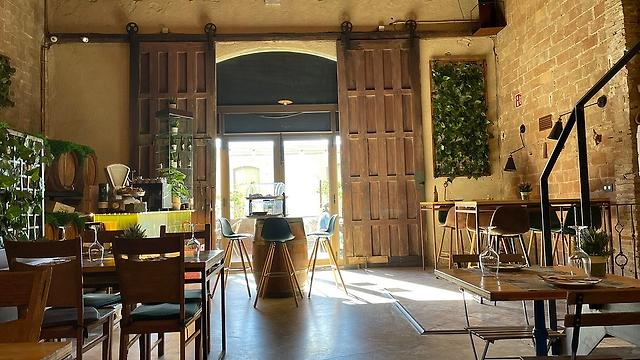 CAMARERA/ CAMARERO RESTAURANTE LLAGOSTERA