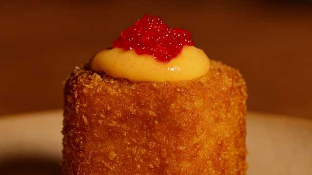 Camarero de barra y comedor.