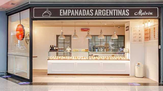 Dependienta tienda Empanadas Malvón