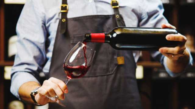 SOMMELIER PARA RECONOCIDO BAR GASTRONOMICO EN EL CORAZON DE BARCELONA