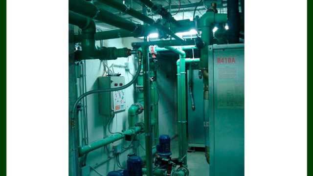 Instalador de climatización, calefacción, y ventilación.