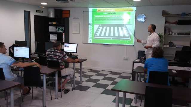 Profesor de autoescuela para practico