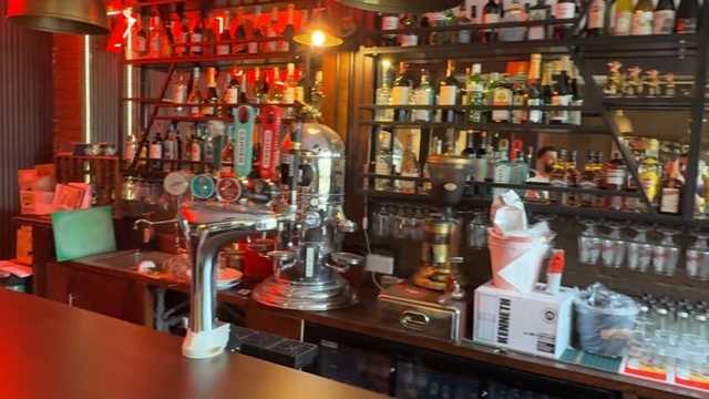 Barista and Waiter / Waitress bartender
