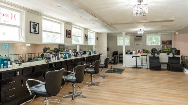 Hairstylist/Cosmetologist