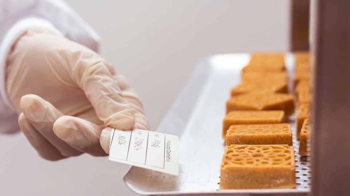 LA BIZNAGUERA Cosmética Artesanal Sostenible cover image