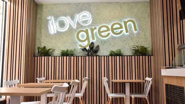 Camarero/a y Ayudante/a de Cocina