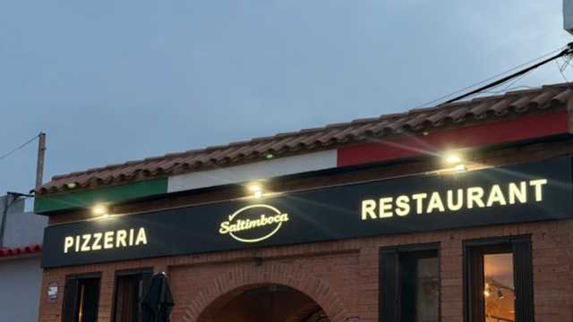 Camarero/a y Ayudante/a de Cocina