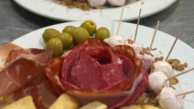 Ayudante/a y Cocinero/a