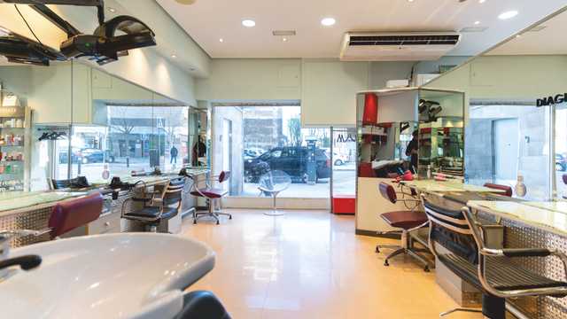 Oficial de Peluquería