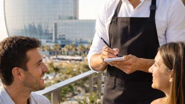 CAMARERO/AS DE SALA  40H - RESTAURANTE SECTOR HOTEL W