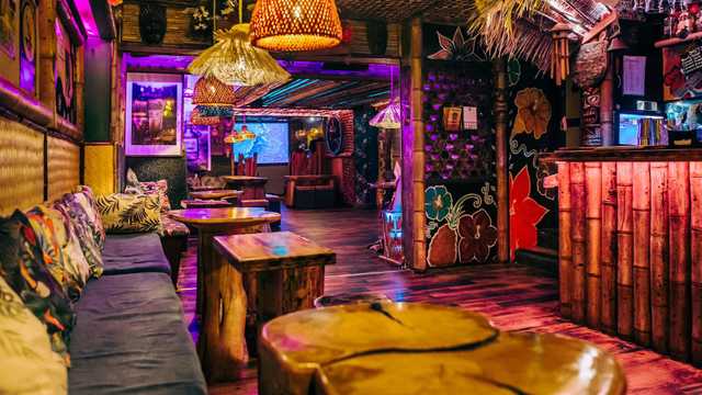 Cocktail Waiter / Waitress – £16ph + Tips