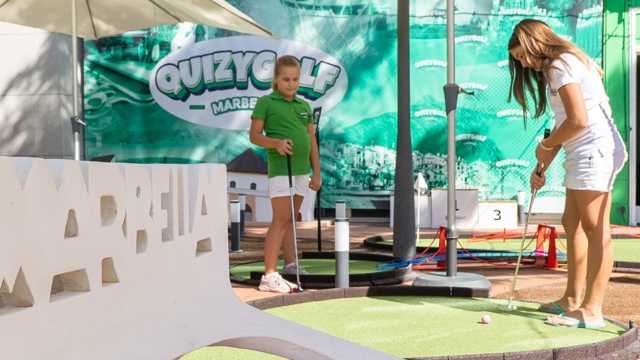 Empleado minigolf