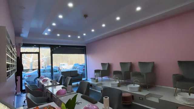 NAIL TECHNICIAN TABLE RENTAL.