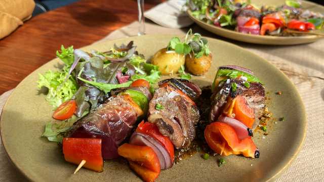 Ayudante/a de Cocina y Limpiador/a