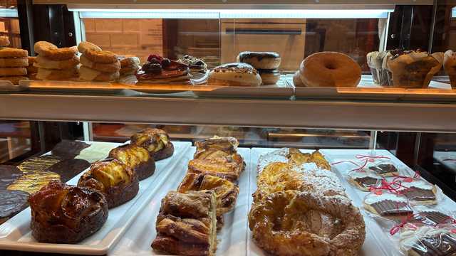 Camarero/a y dependiente/a de tienda