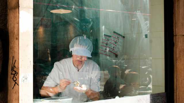 ayudante/a de cocina en colectividades