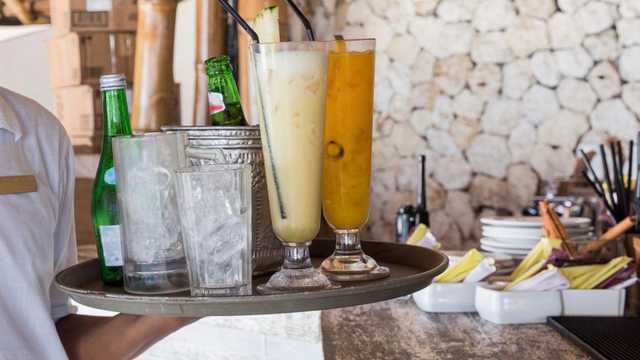 Camarero/a y Ayudante/a de Cocina