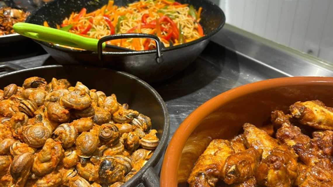 Restaurante comida para llevar  cover image