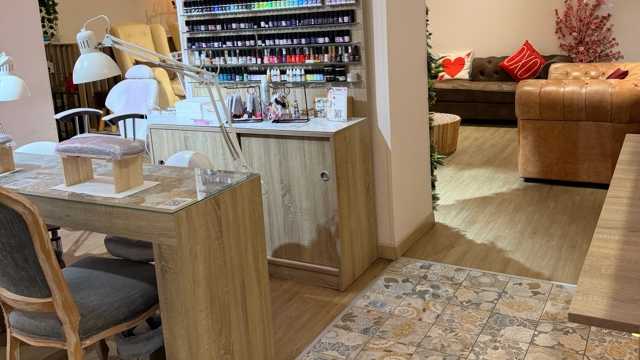 Buscamos Manicurista Técnica de Uñas en Madrid