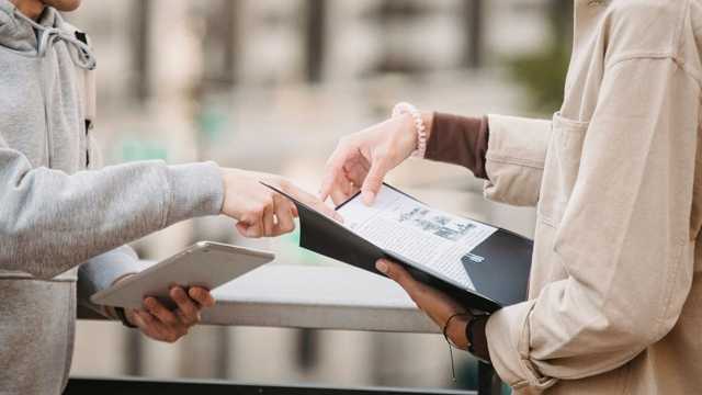 Leaflet Distributor