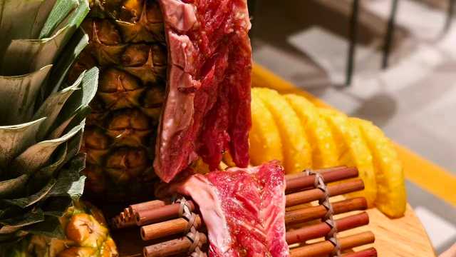Camarero/a y Ayudante/a de Cocina